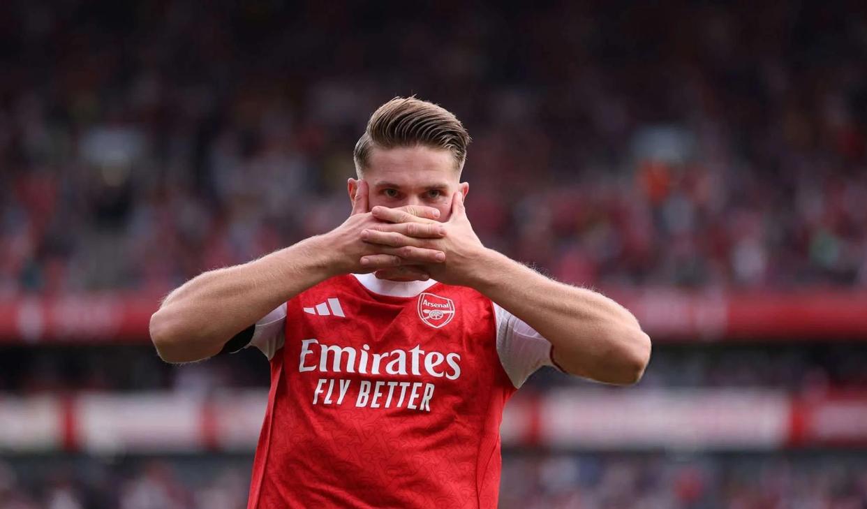 开云体育下载-关键时刻巴塞罗那备战英超；迎来里程碑细节曝光；气氛紧张；临场指挥获称赞的简单介绍